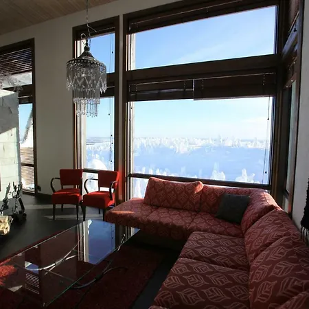 Little Peak فيلة